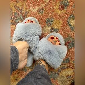 Cozy blue worn Fuzzy Slippers fit size 10/11